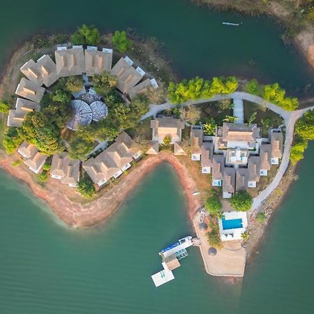 The Sanctuary Nam Ngum Beach Resort Vang Vieng Exterior photo