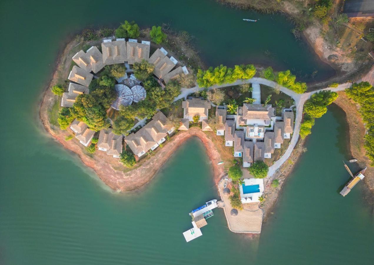 The Sanctuary Nam Ngum Beach Resort Vang Vieng Exterior photo