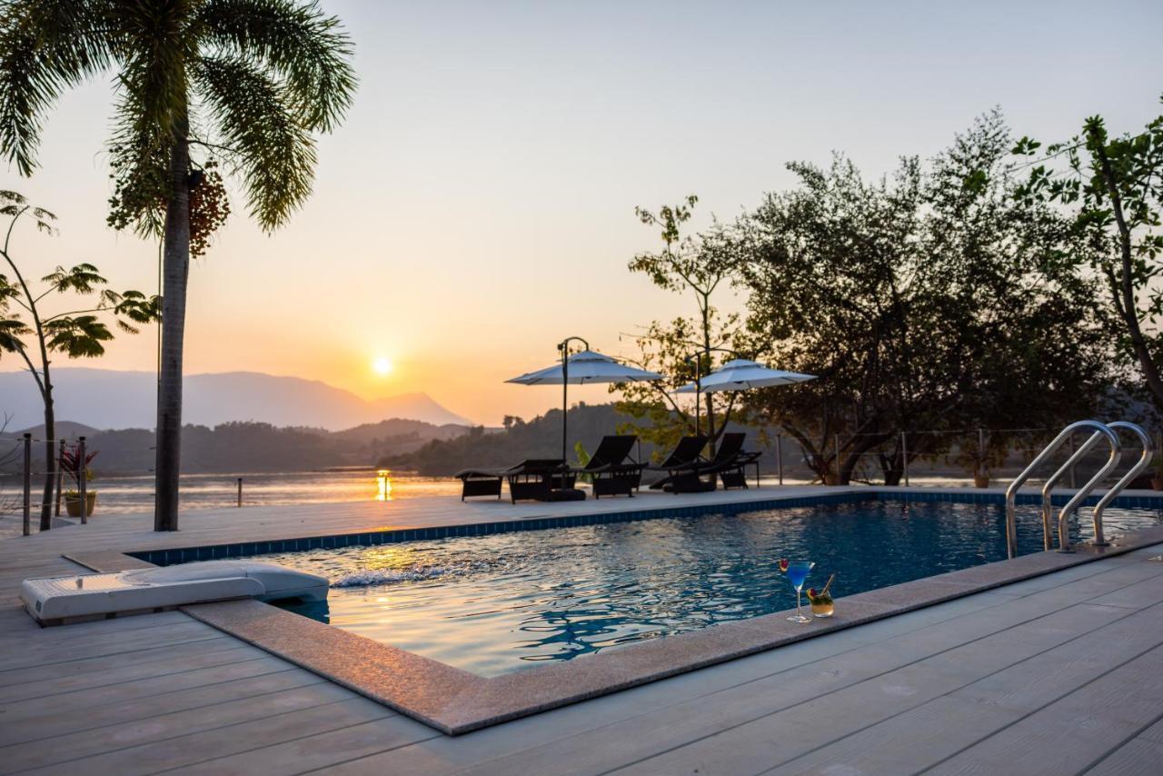 The Sanctuary Nam Ngum Beach Resort Vang Vieng Exterior photo