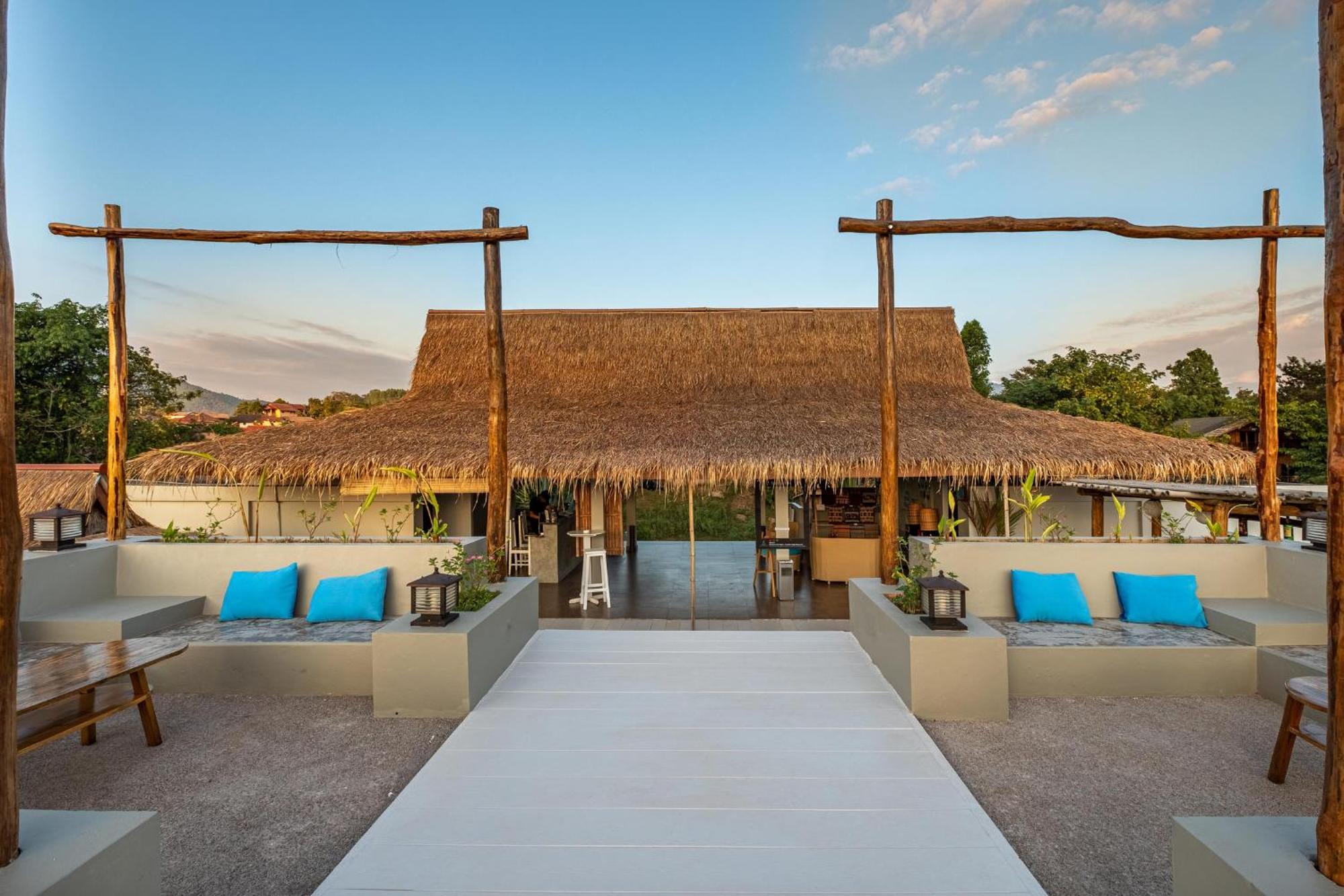 The Sanctuary Nam Ngum Beach Resort Vang Vieng Exterior photo
