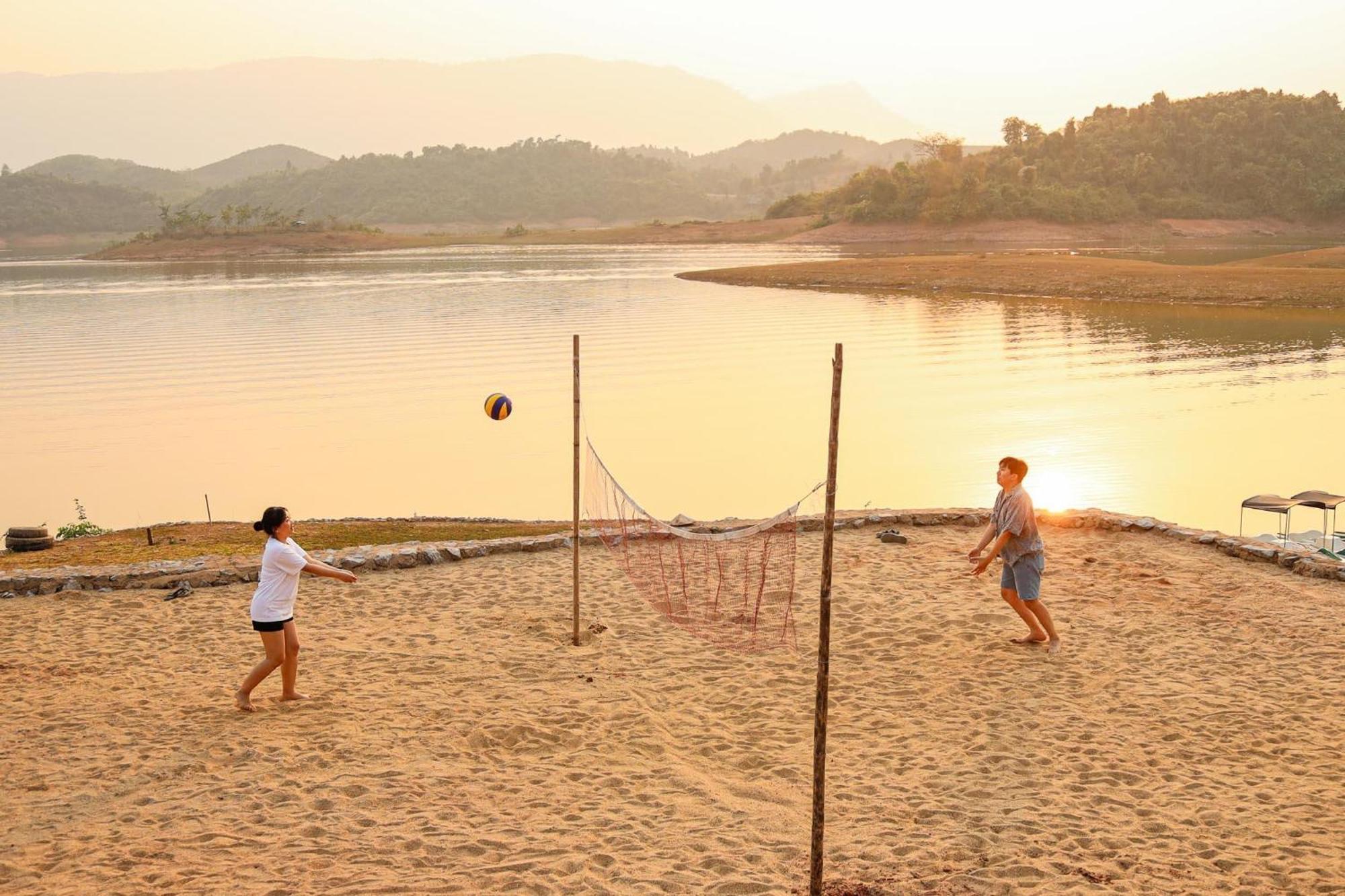 The Sanctuary Nam Ngum Beach Resort Vang Vieng Exterior photo