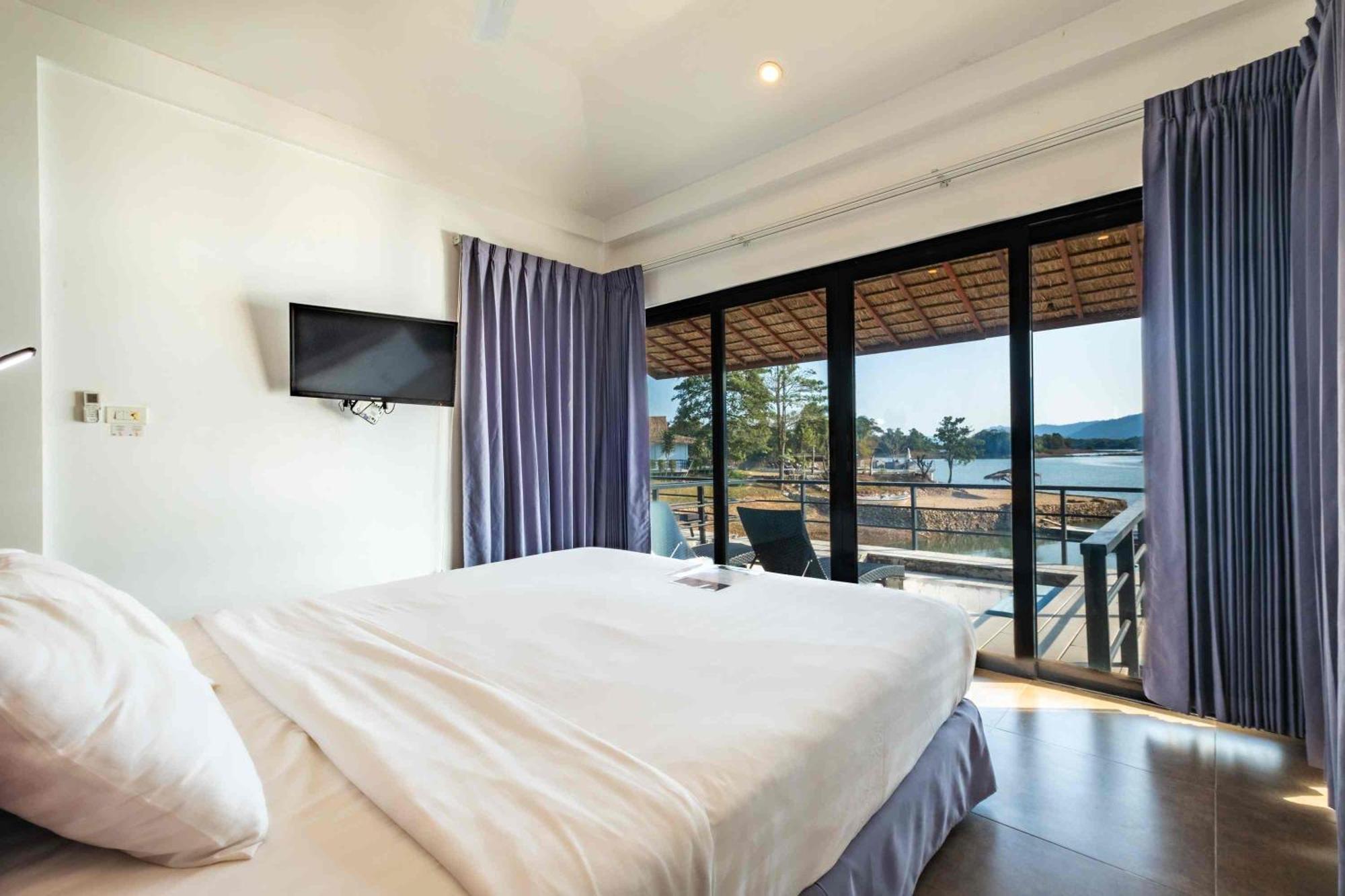 The Sanctuary Nam Ngum Beach Resort Vang Vieng Exterior photo