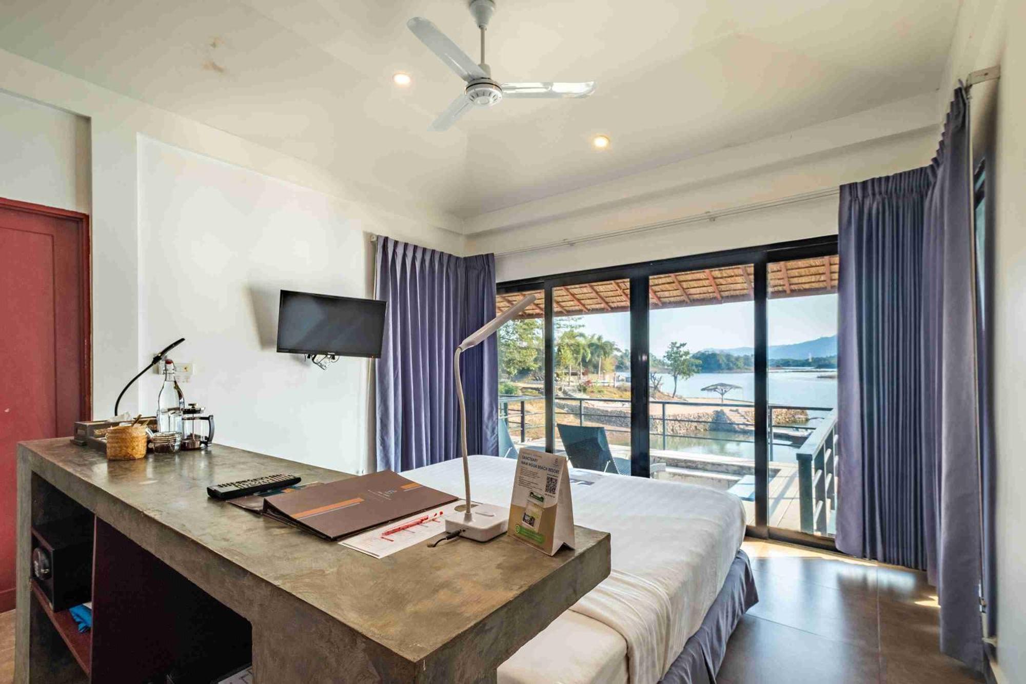 The Sanctuary Nam Ngum Beach Resort Vang Vieng Exterior photo