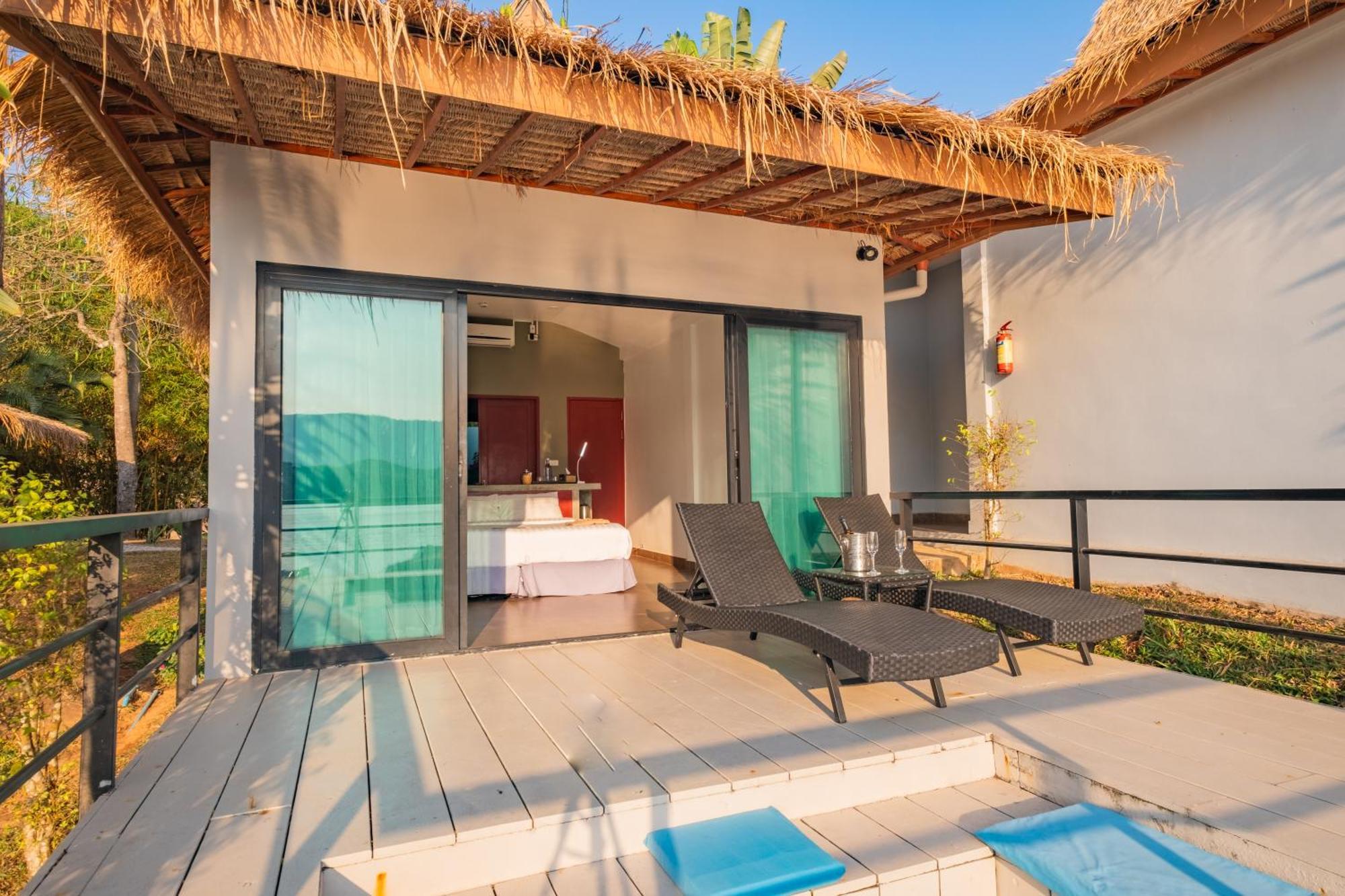 The Sanctuary Nam Ngum Beach Resort Vang Vieng Exterior photo