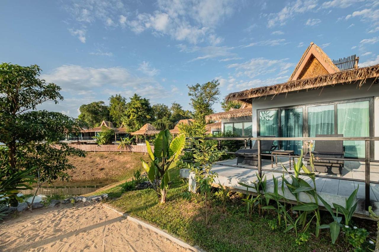 The Sanctuary Nam Ngum Beach Resort Vang Vieng Exterior photo
